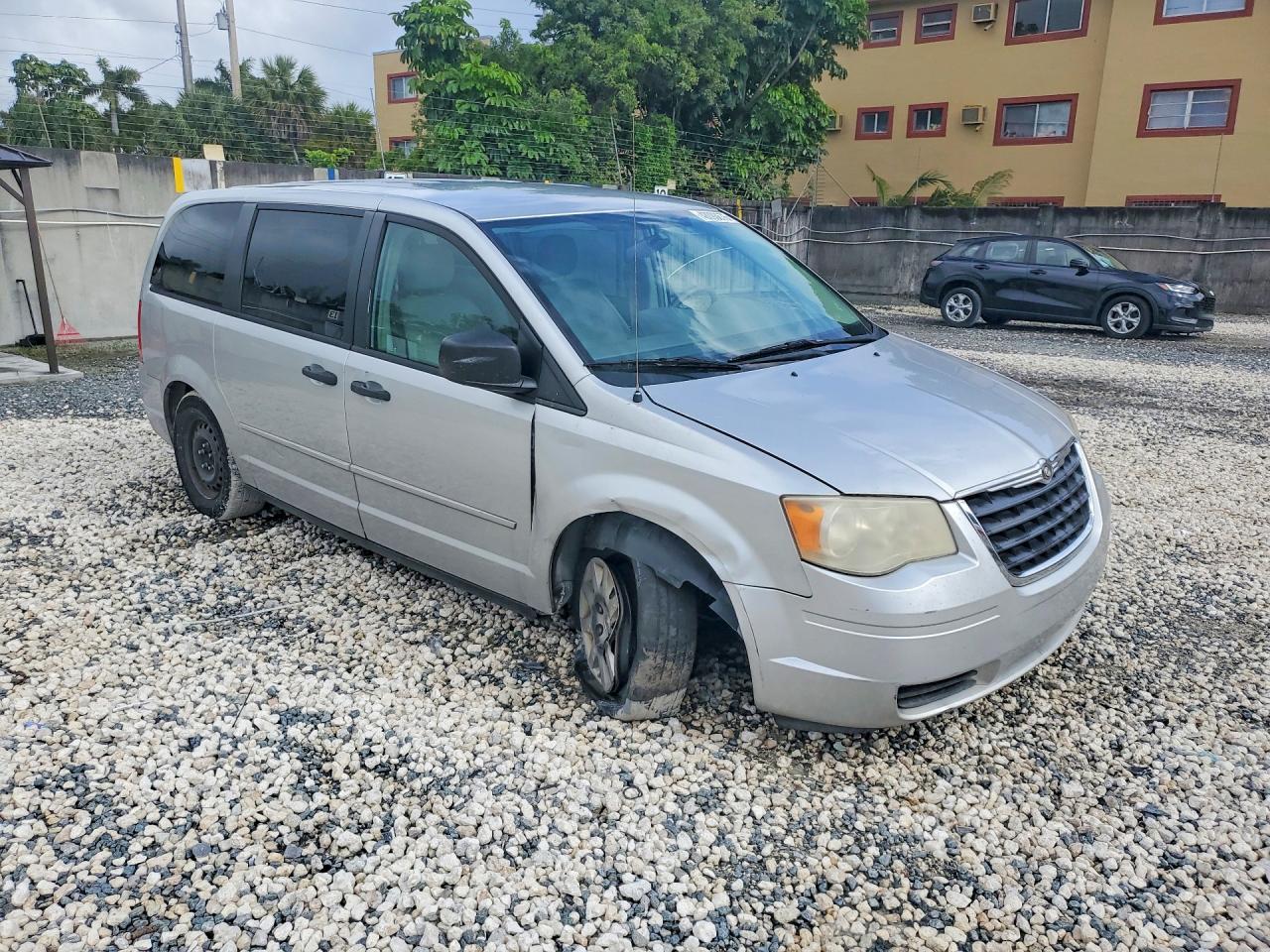 2008 CHRYSLER TOWN & COUNTRY LX photo 10