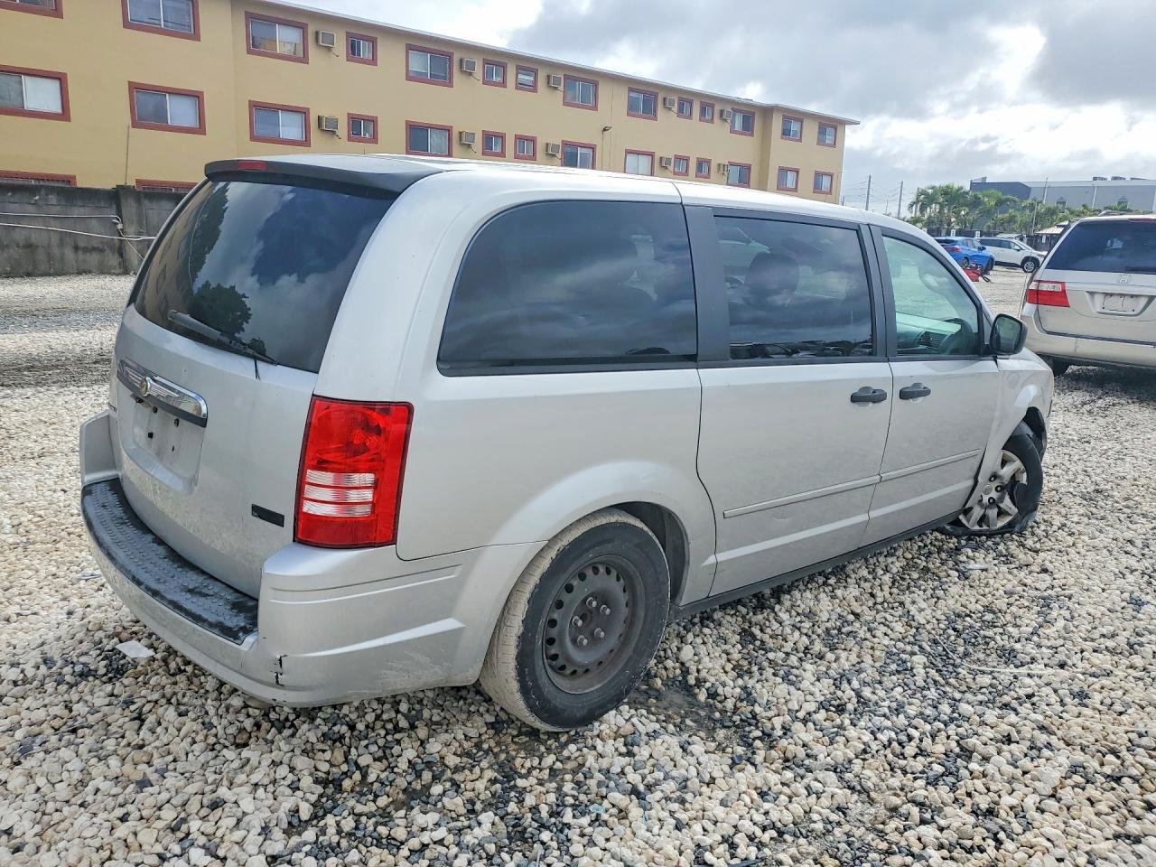 2008 CHRYSLER TOWN & COUNTRY LX photo 7