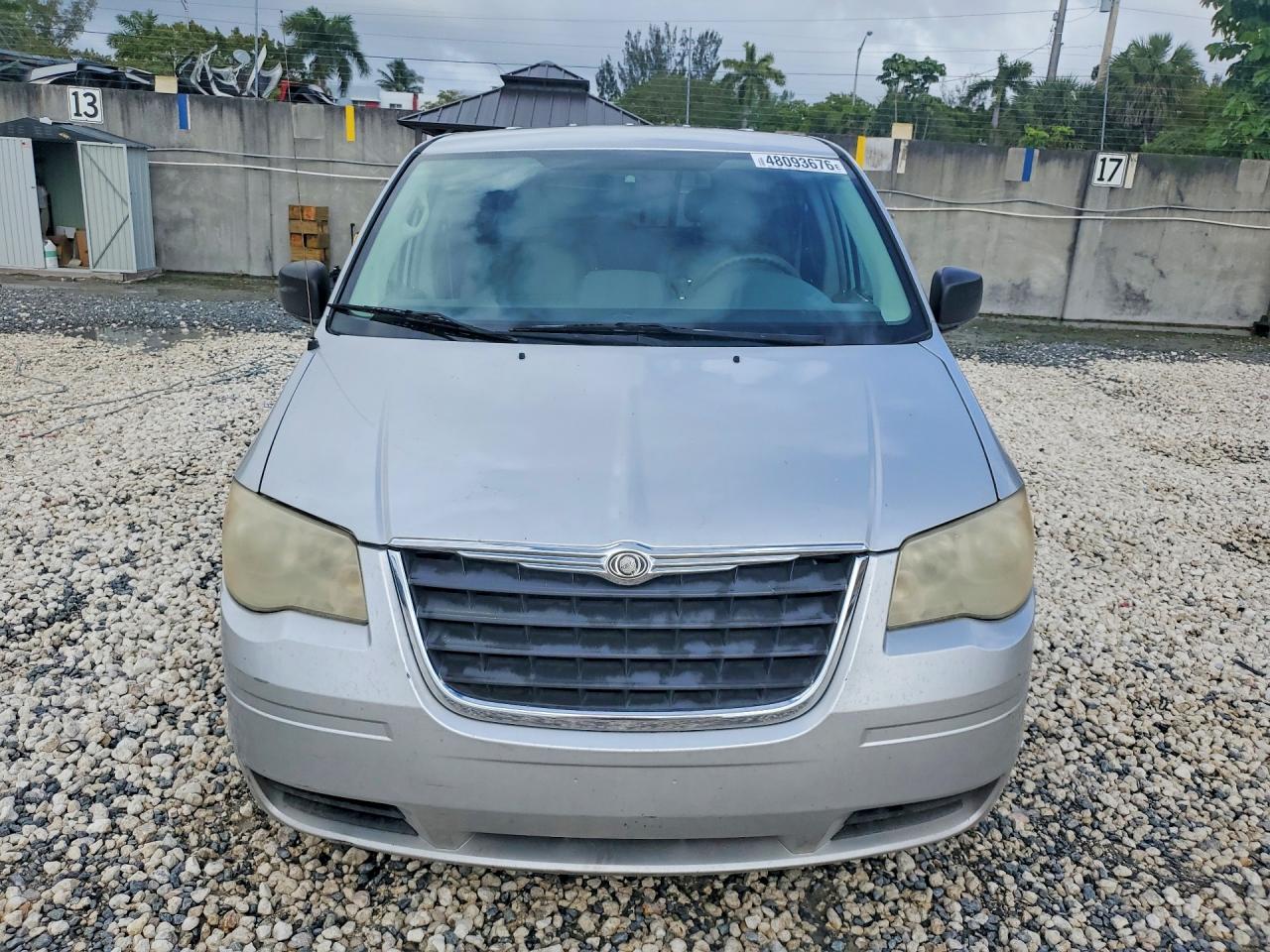 2008 CHRYSLER TOWN & COUNTRY LX photo 13