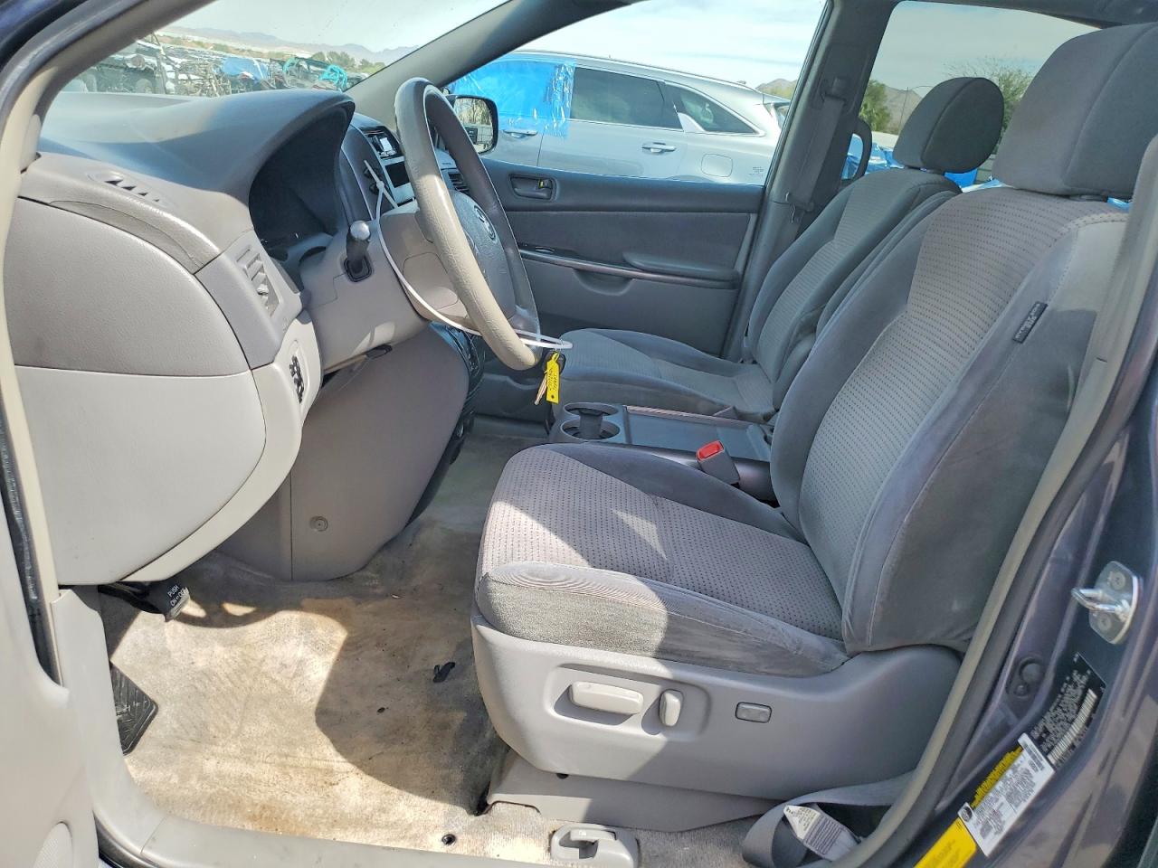 2006 TOYOTA SIENNA LE 8 PASSENGER photo 13