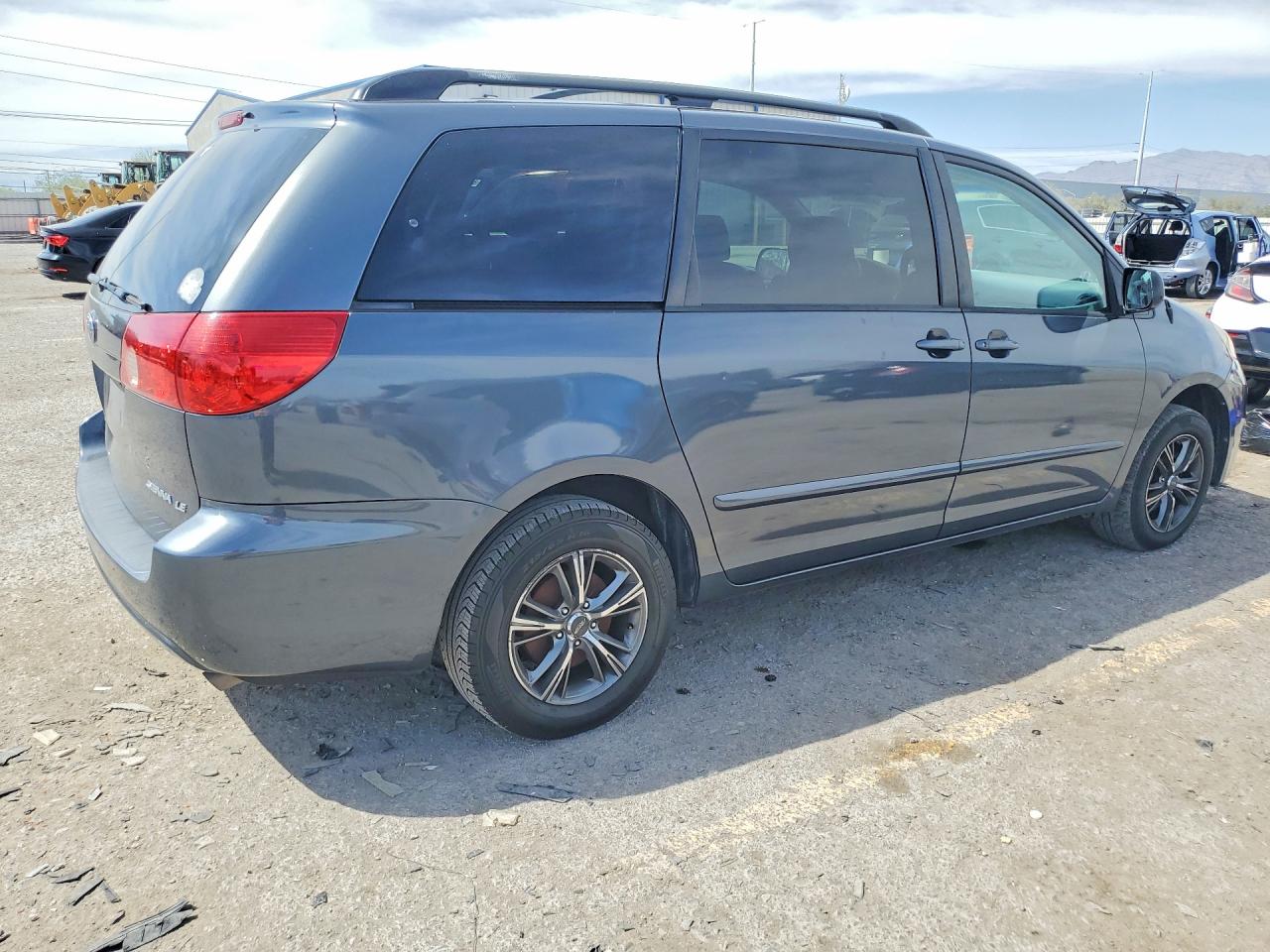2006 TOYOTA SIENNA LE 8 PASSENGER photo 5