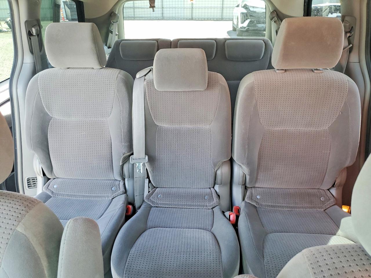 2006 TOYOTA SIENNA LE 8 PASSENGER photo 19