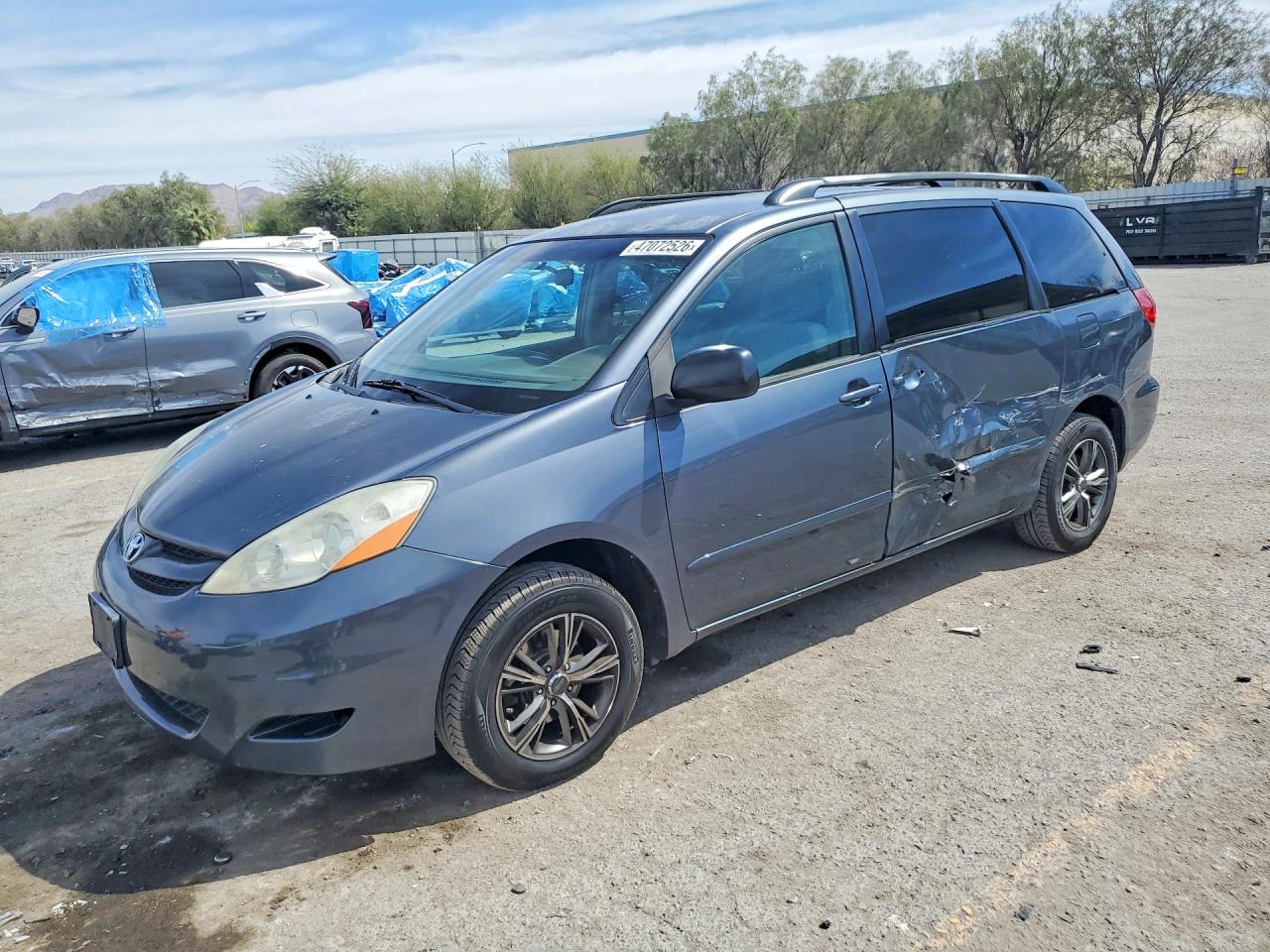 2006 TOYOTA SIENNA LE 8 PASSENGER photo 2