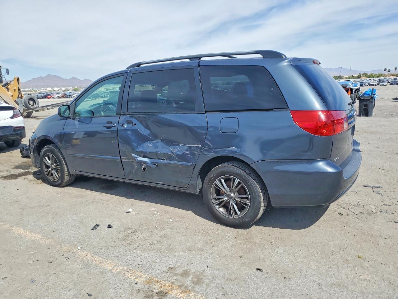 2006 TOYOTA SIENNA LE 8 PASSENGER photo 3