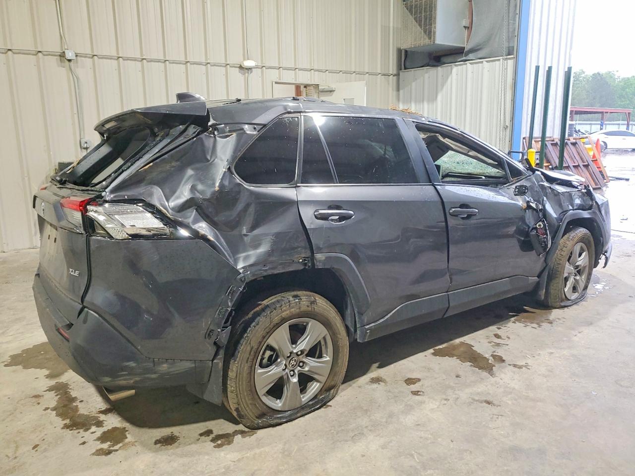 2024 TOYOTA RAV4 XLE photo 3