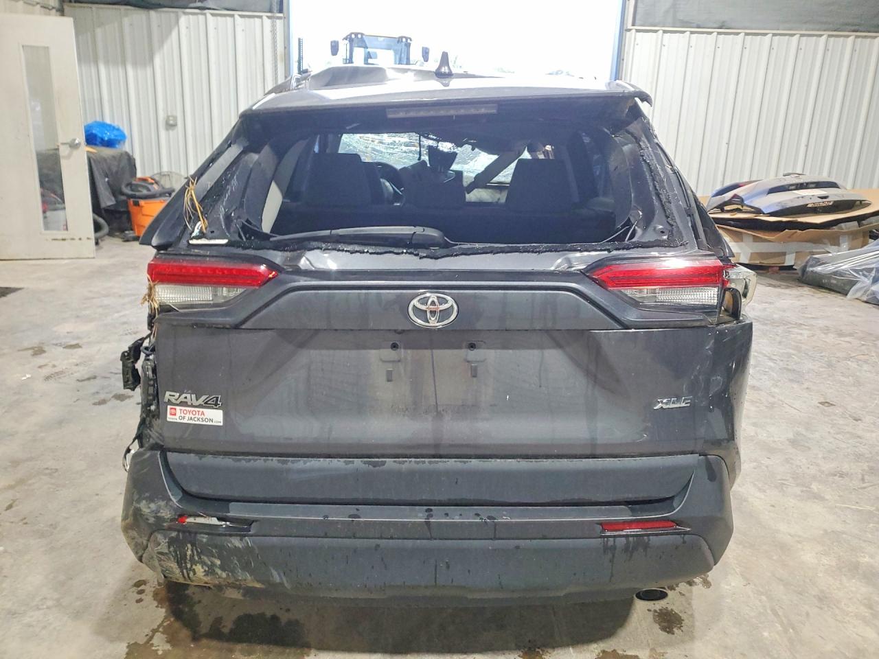 2024 TOYOTA RAV4 XLE photo 6
