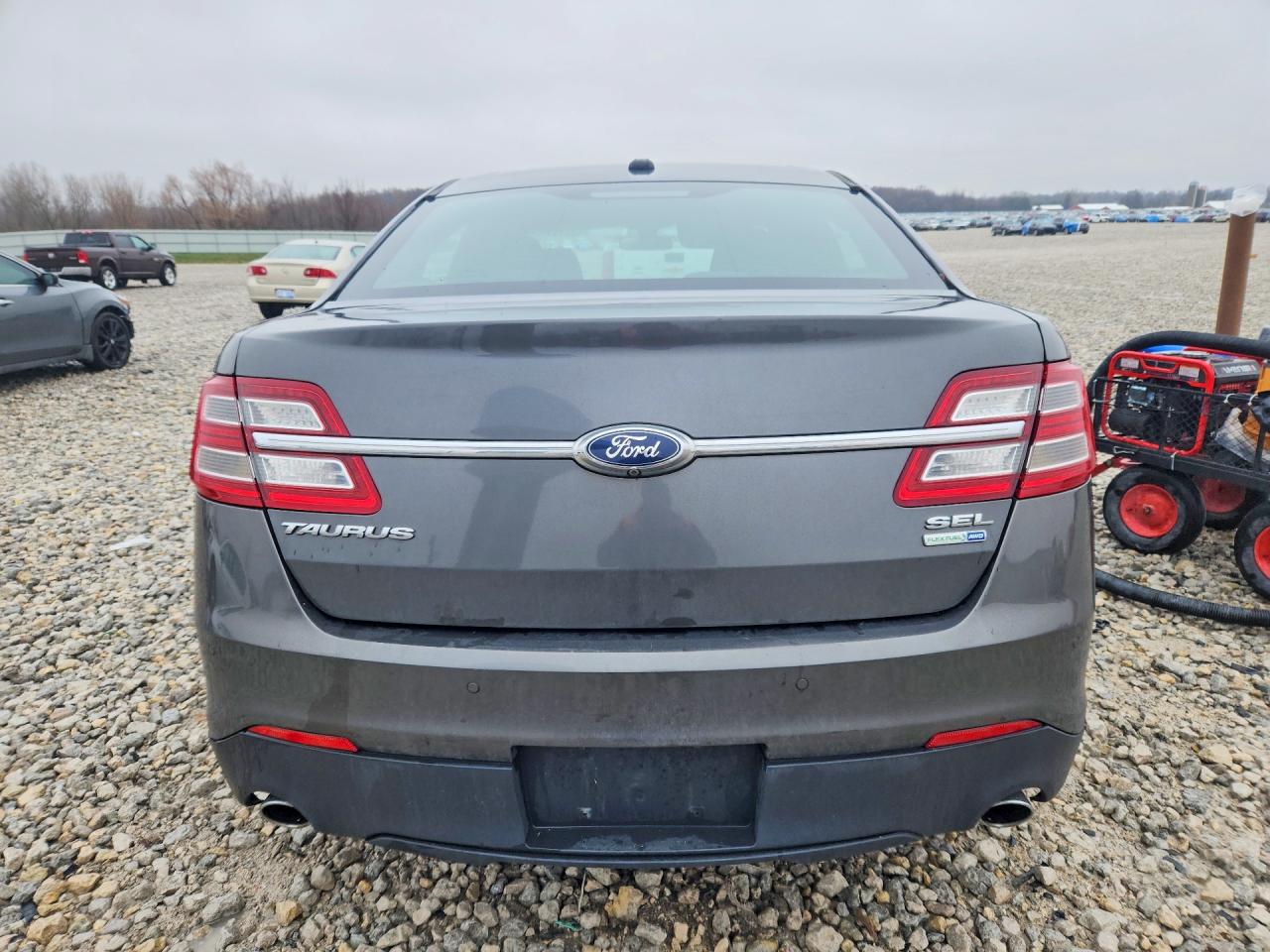 2015 FORD TAURUS SEL photo 6