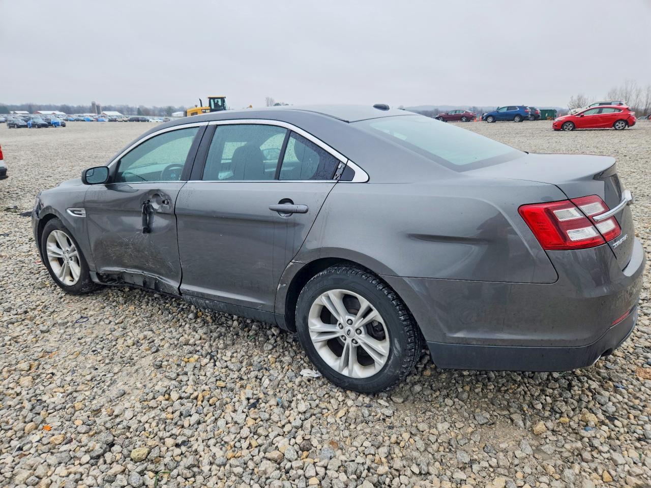 2015 FORD TAURUS SEL photo 2