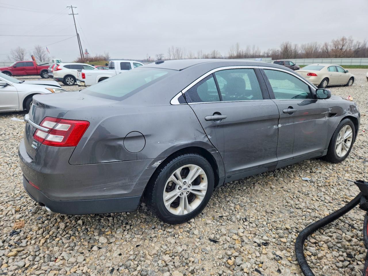 2015 FORD TAURUS SEL photo 3