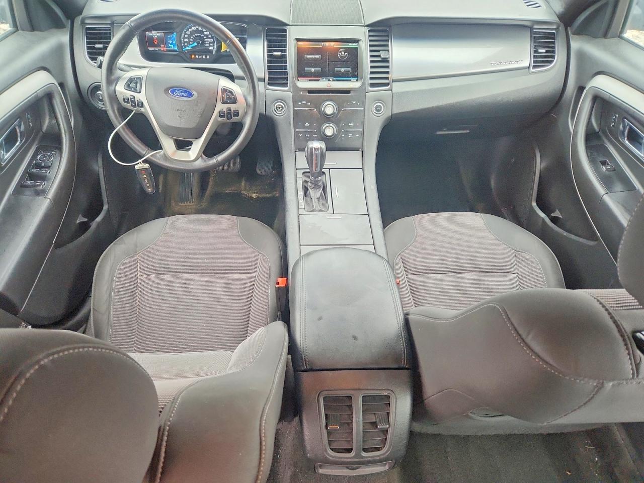 2015 FORD TAURUS SEL photo 8