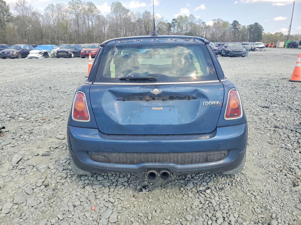 2010 MINI COOPER S photo 6