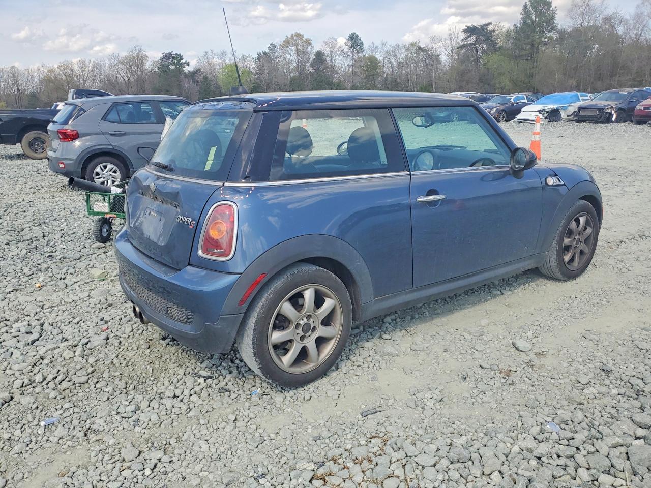 2010 MINI COOPER S photo 3
