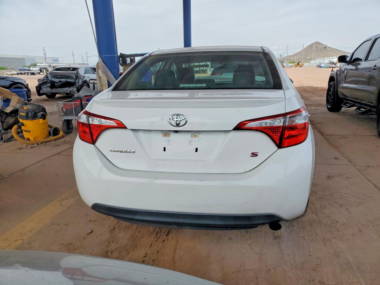 2014 TOYOTA COROLLA S photo 16