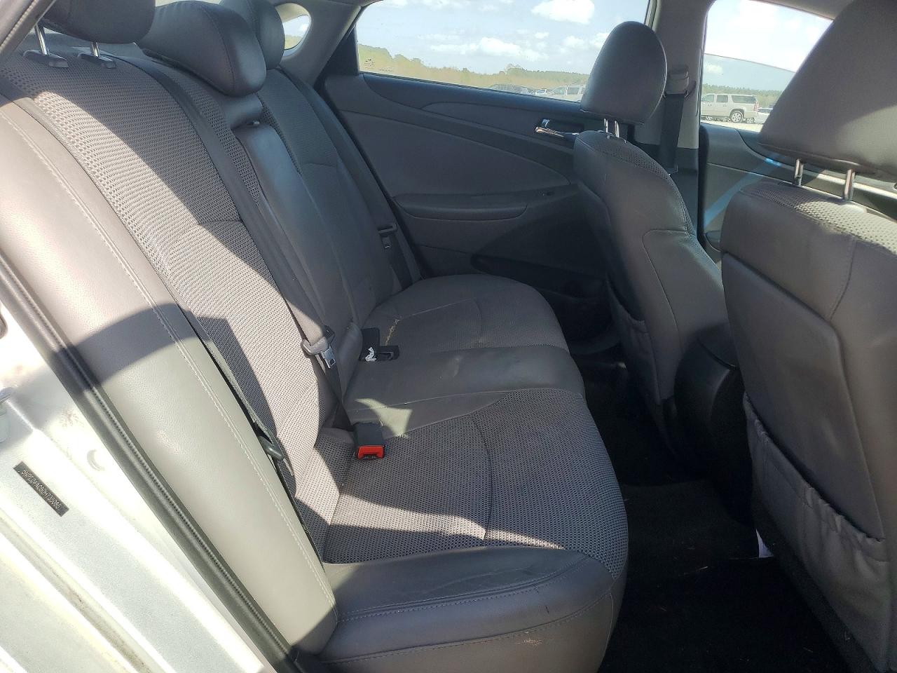 2013 HYUNDAI SONATA SE photo 19