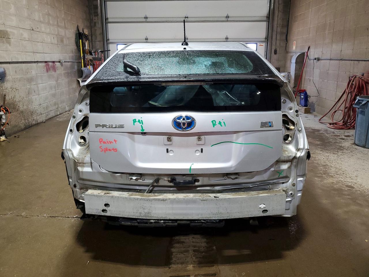 2010 TOYOTA PRIUS V photo 11