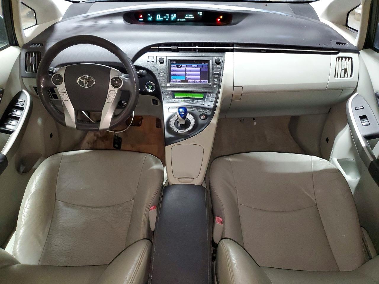 2010 TOYOTA PRIUS V photo 15