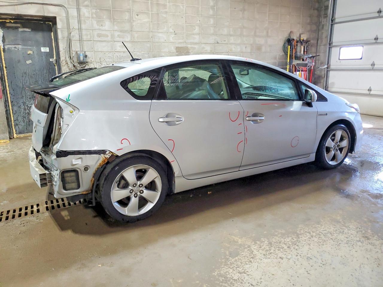 2010 TOYOTA PRIUS V photo 5