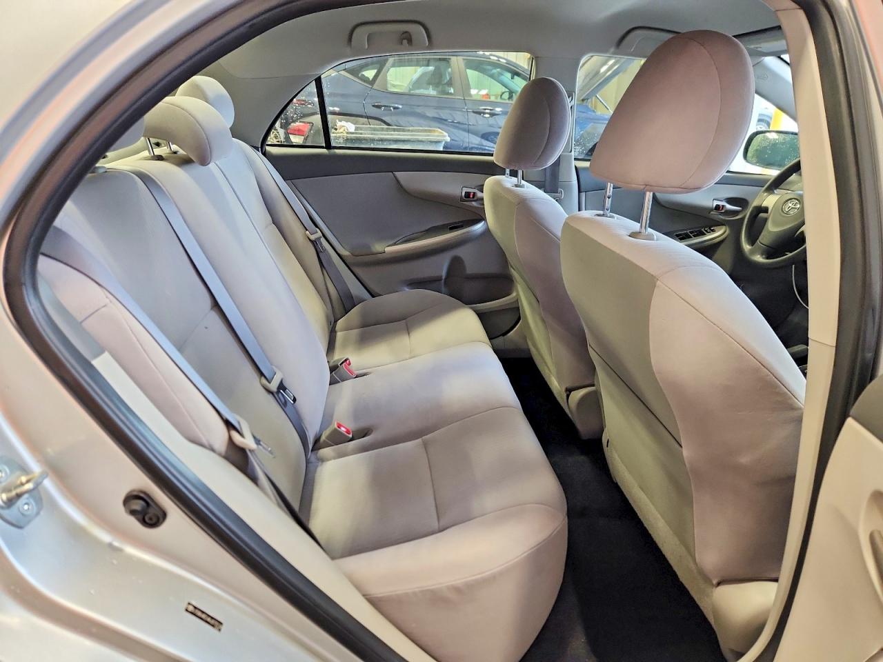 2010 TOYOTA COROLLA LE photo 19