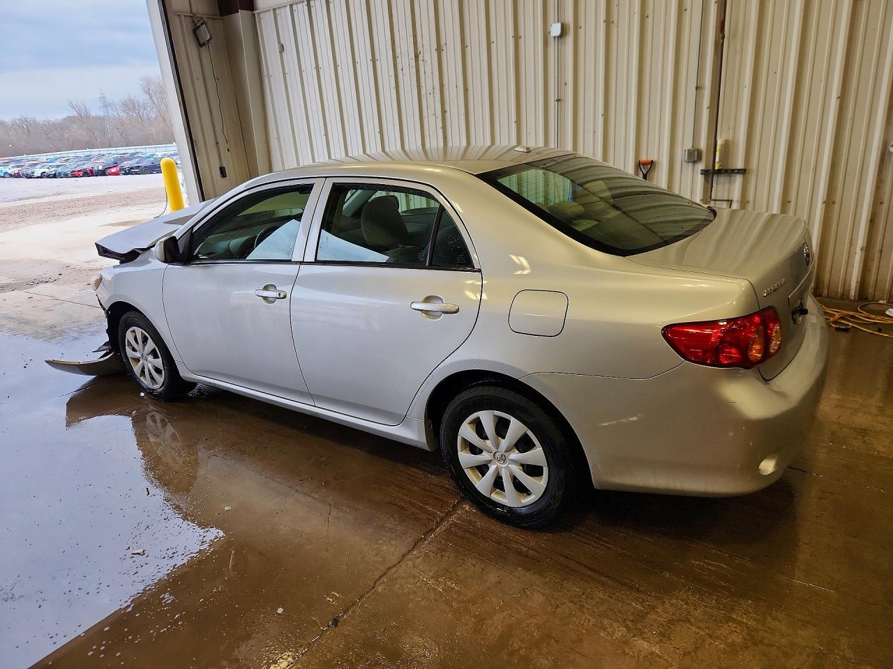 2010 TOYOTA COROLLA LE photo 3