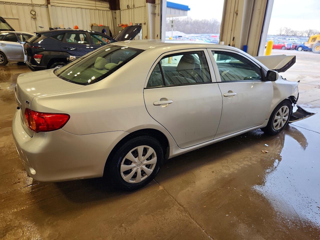 2010 TOYOTA COROLLA LE photo 5