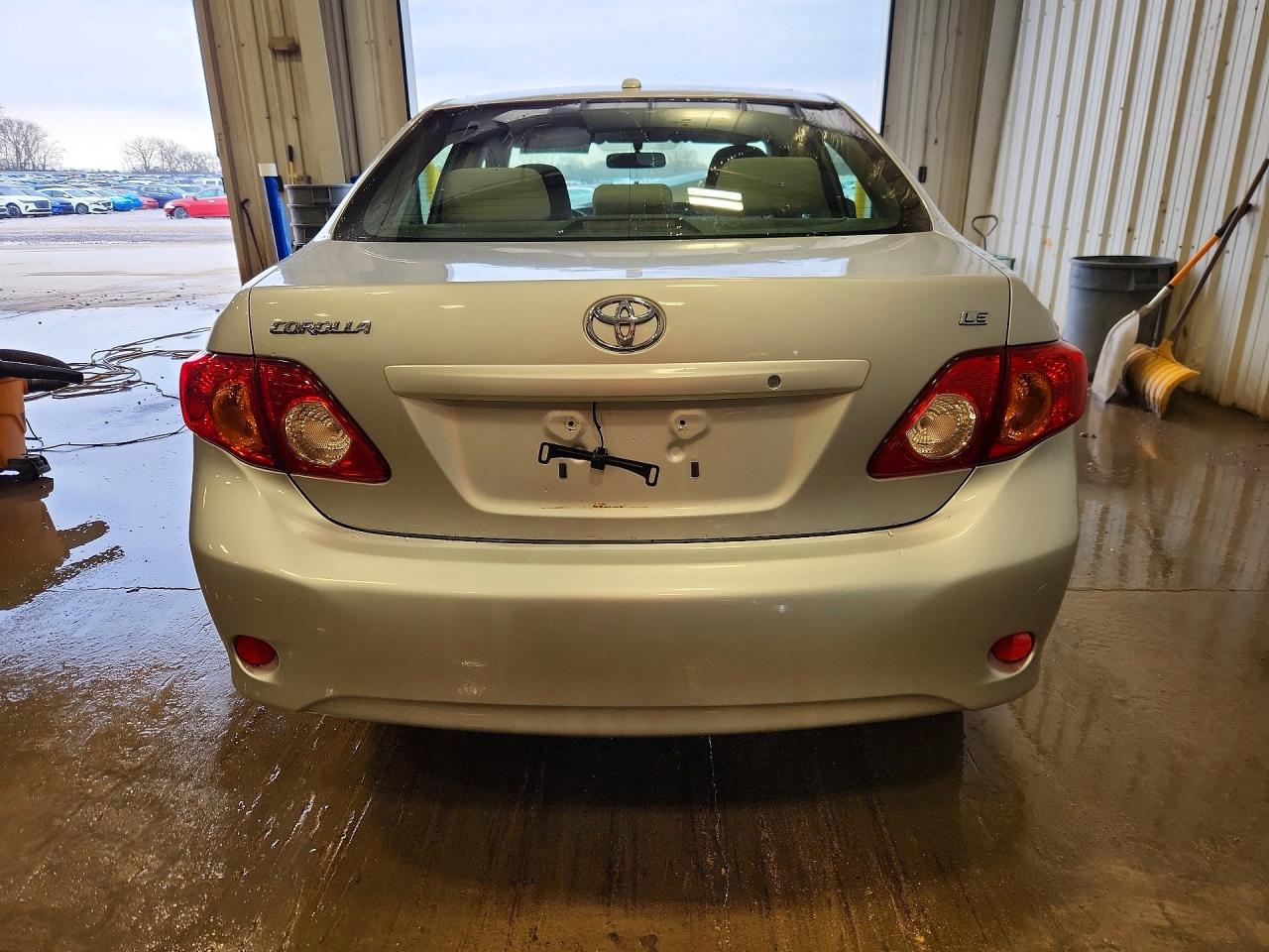 2010 TOYOTA COROLLA LE photo 11