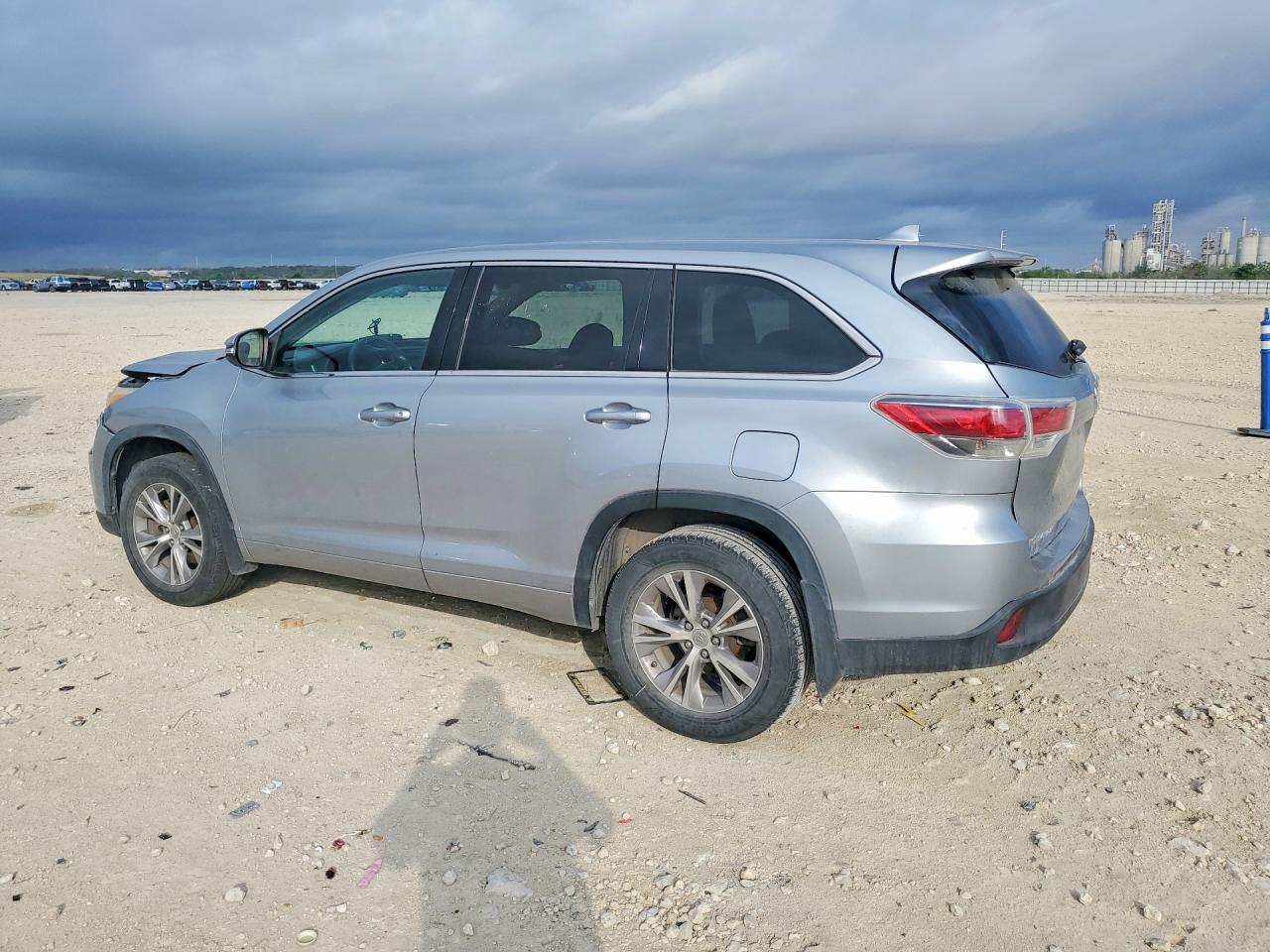2014 TOYOTA HIGHLANDER LE PLUS photo 2