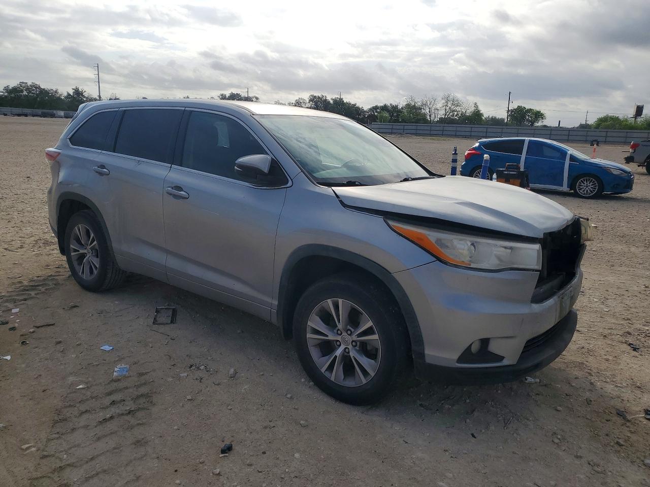 2014 TOYOTA HIGHLANDER LE PLUS photo 4
