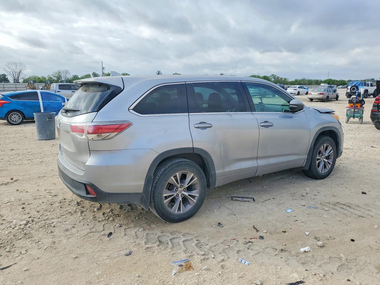 2014 TOYOTA HIGHLANDER LE PLUS photo 3