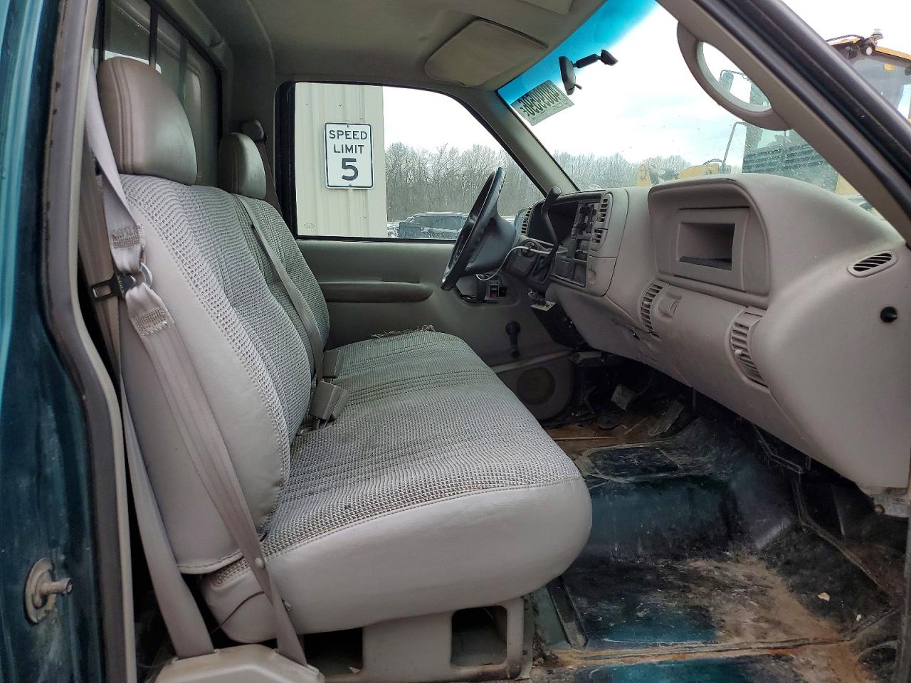 1998 GMC SIERRA C2500 photo 28