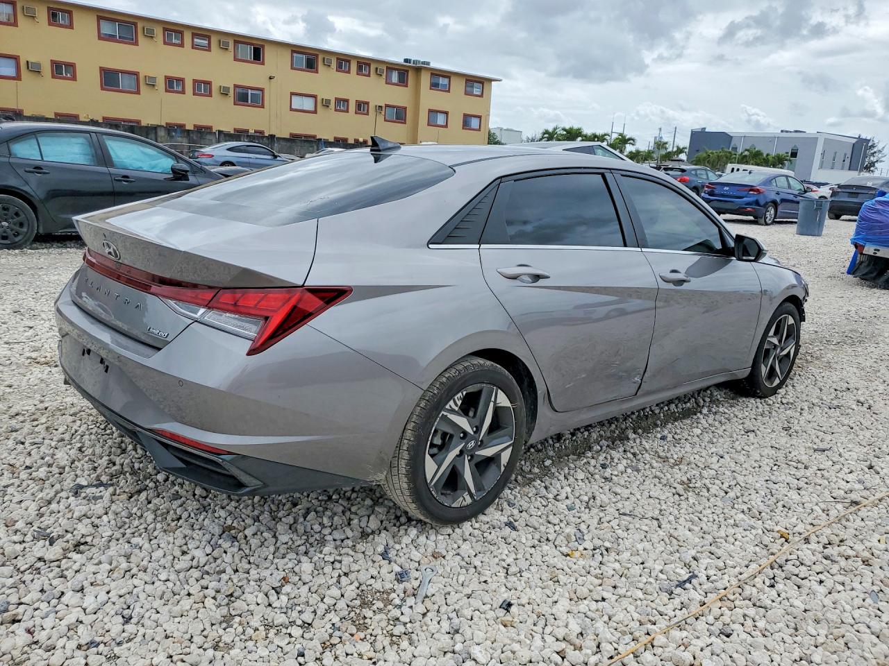 2023 HYUNDAI ELANTRA LIMITED photo 5