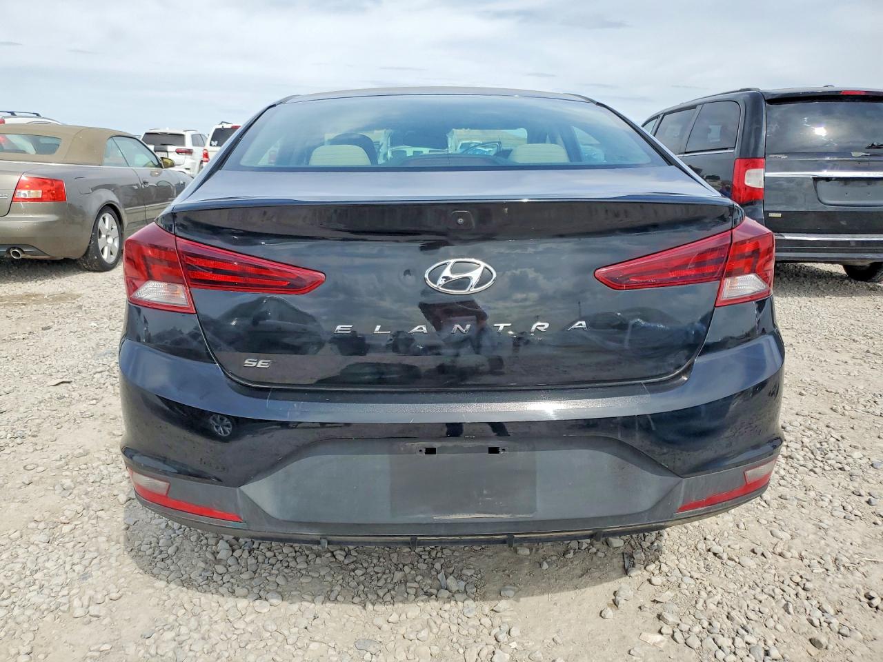 2019 HYUNDAI ELANTRA SE photo 11