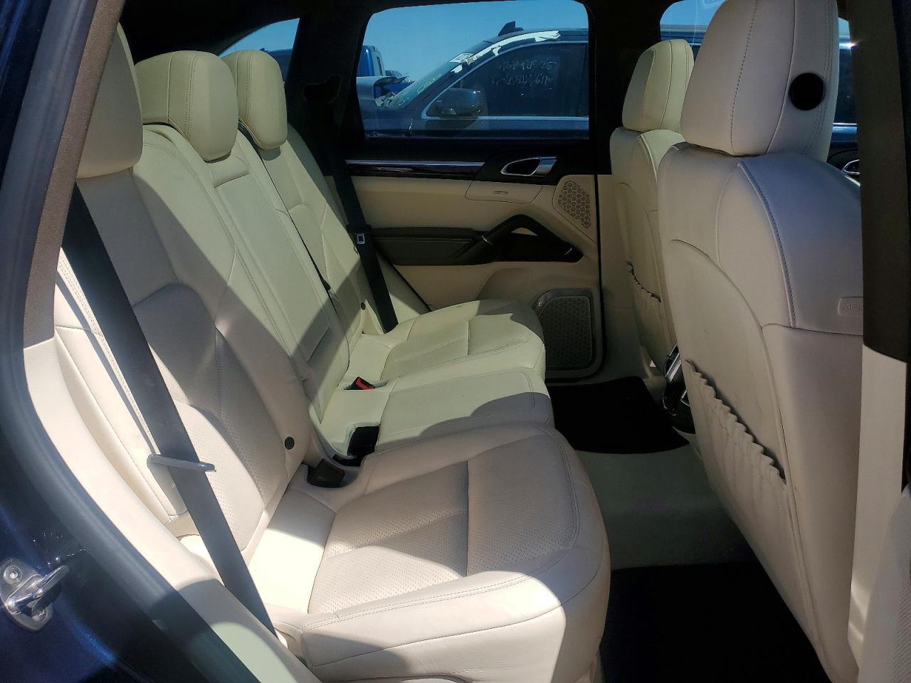 2013 PORSCHE CAYENNE S photo 21
