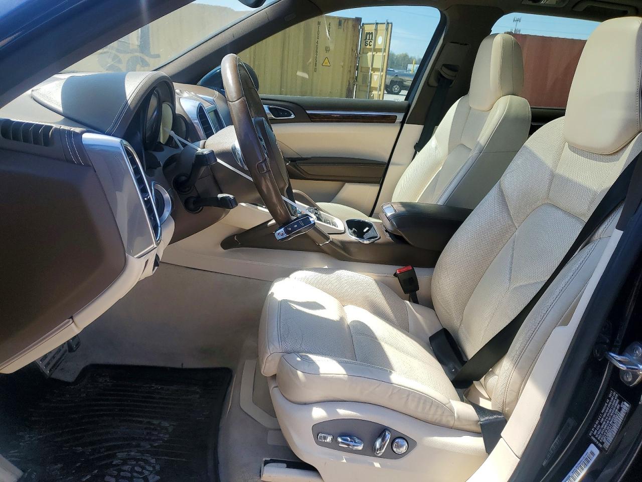 2013 PORSCHE CAYENNE S photo 13