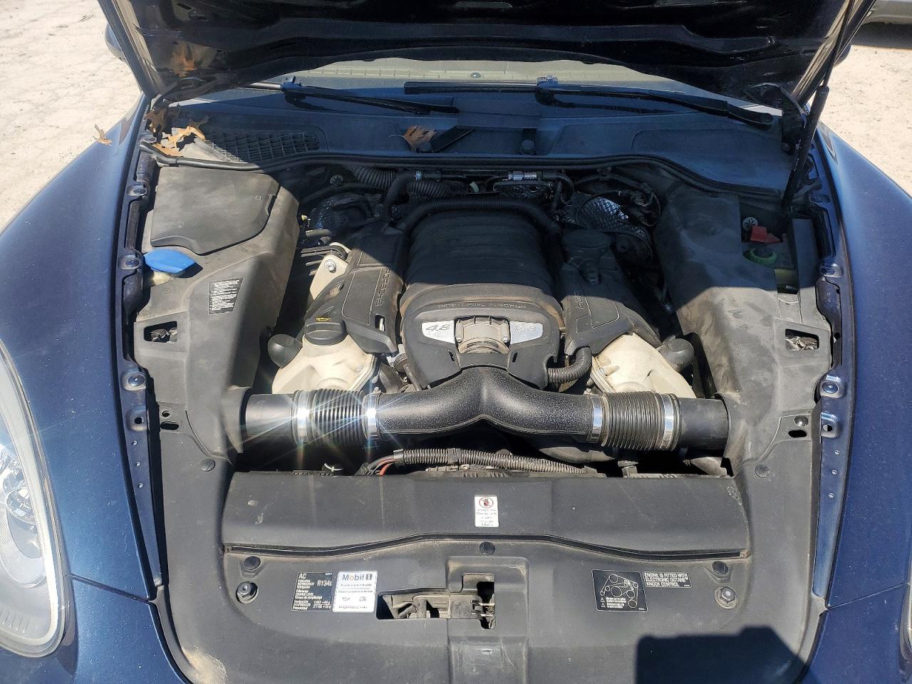 2013 PORSCHE CAYENNE S photo 23