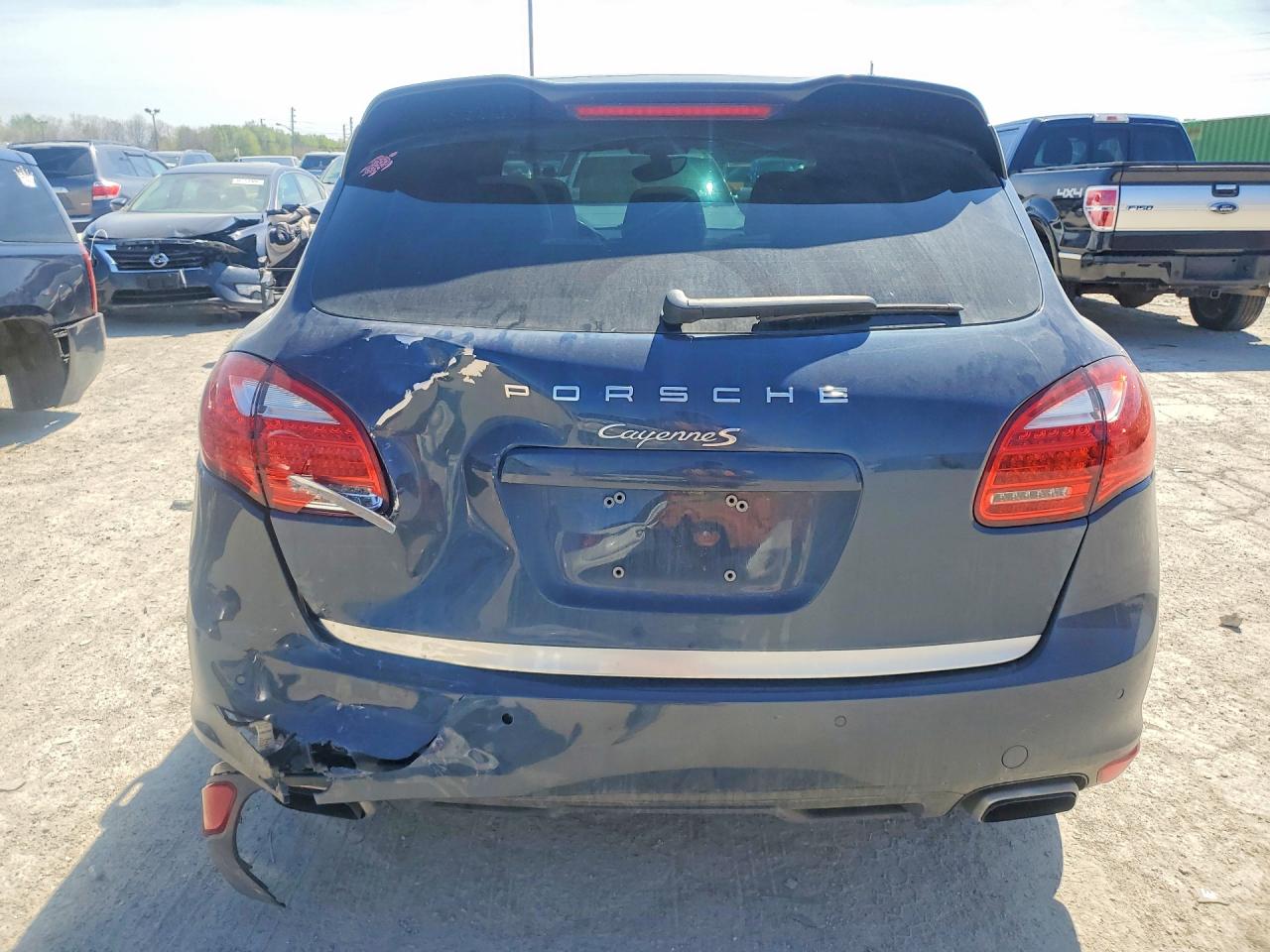 2013 PORSCHE CAYENNE S photo 11