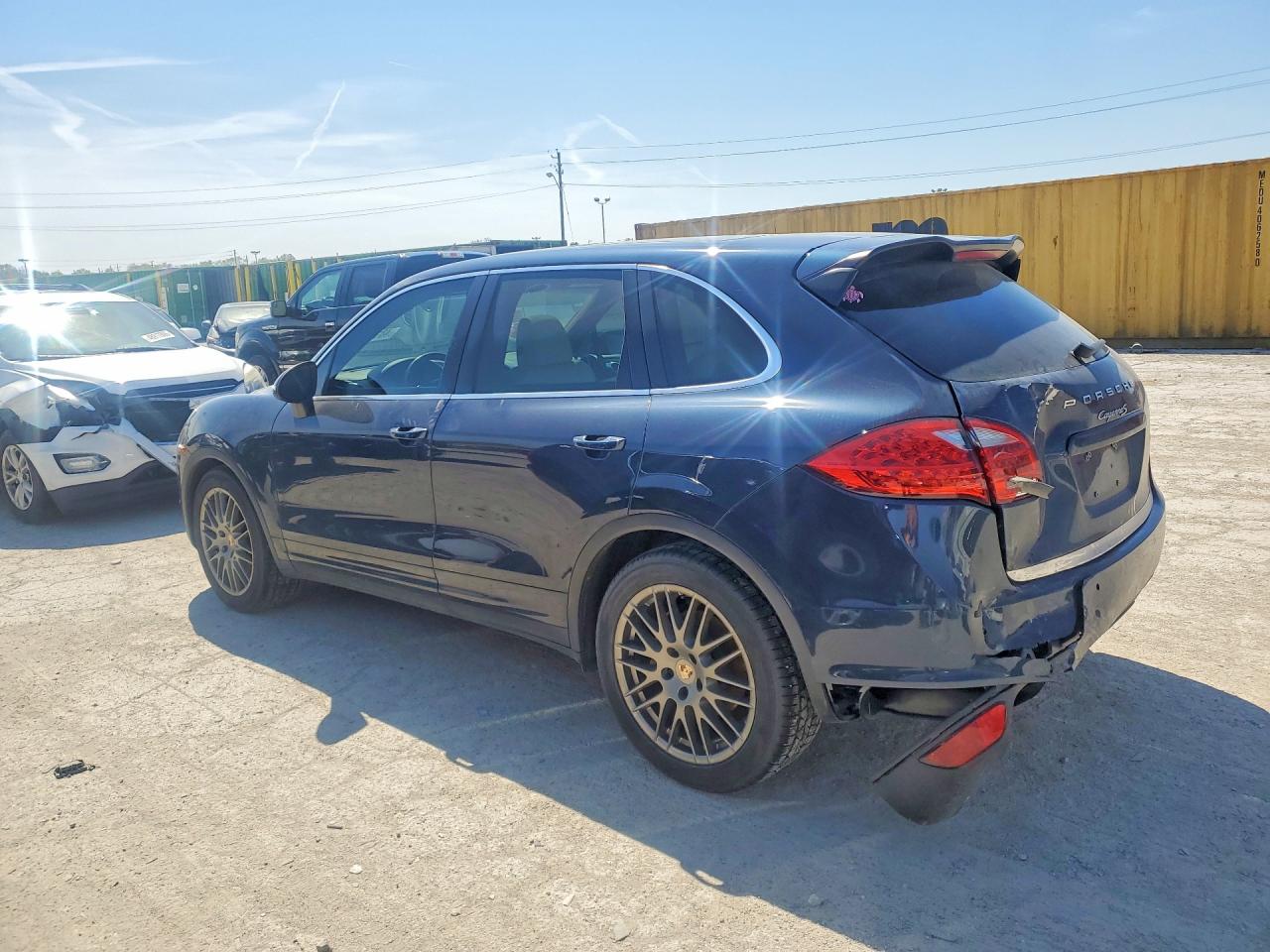 2013 PORSCHE CAYENNE S photo 3