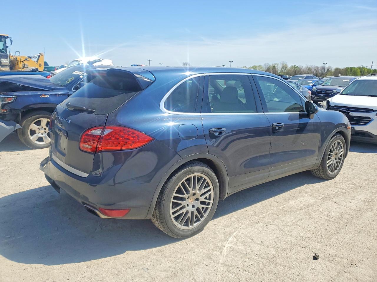 2013 PORSCHE CAYENNE S photo 5