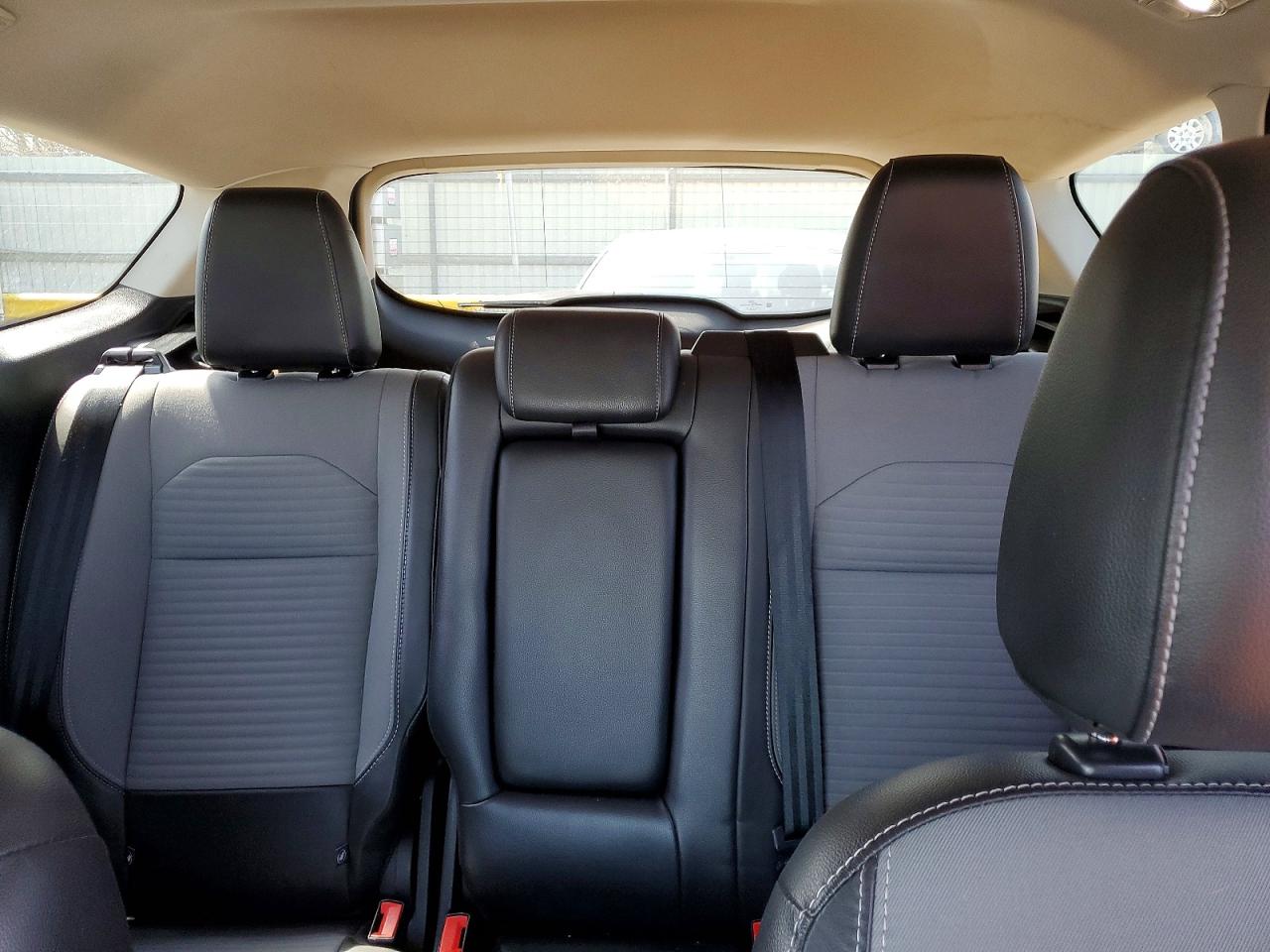 2017 FORD ESCAPE TITANIUM photo 28