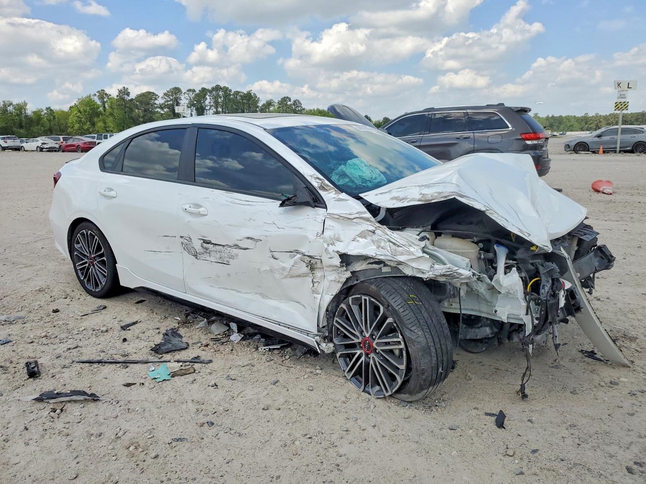 2023 KIA FORTE GT photo 7