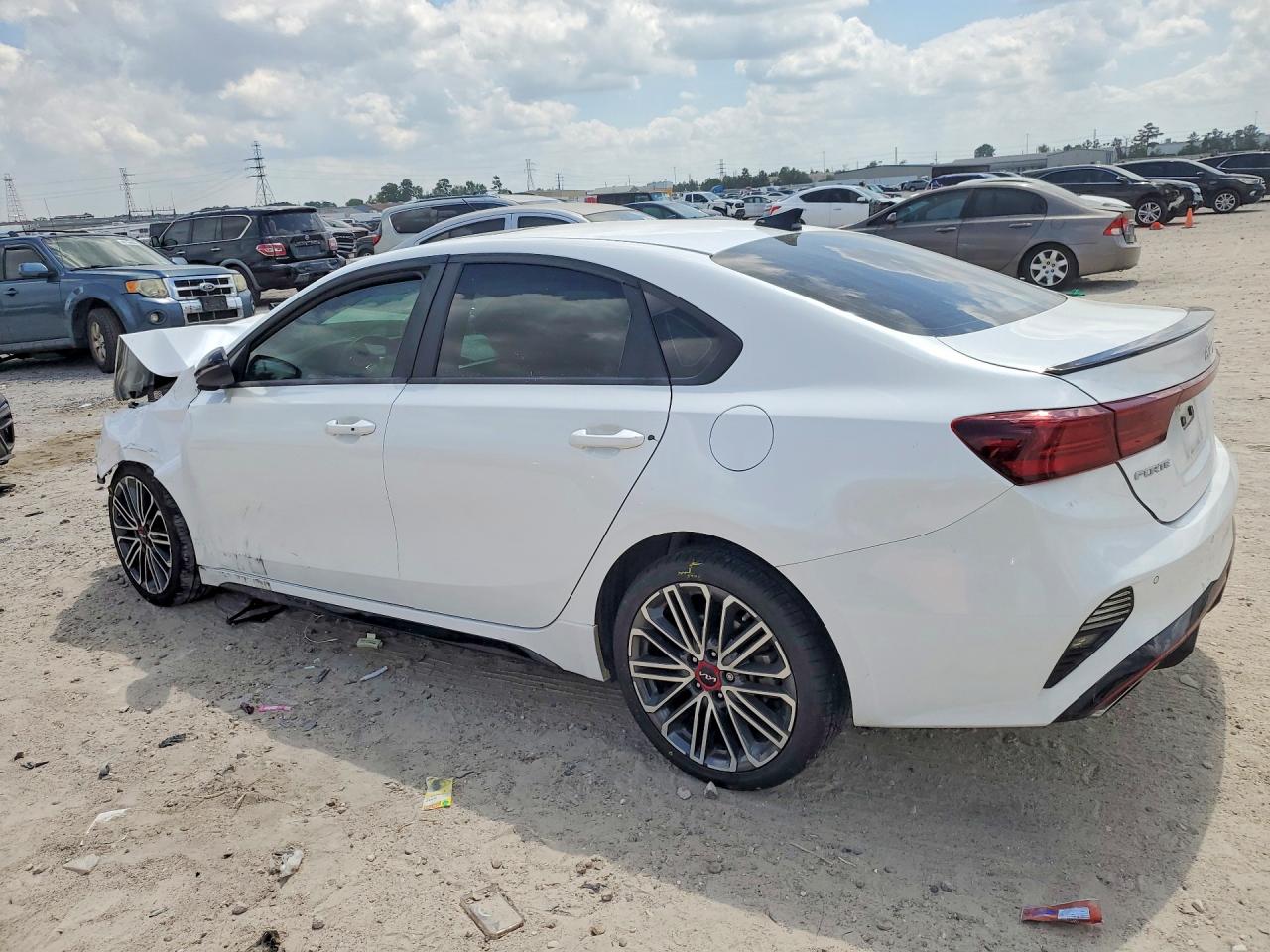 2023 KIA FORTE GT photo 3