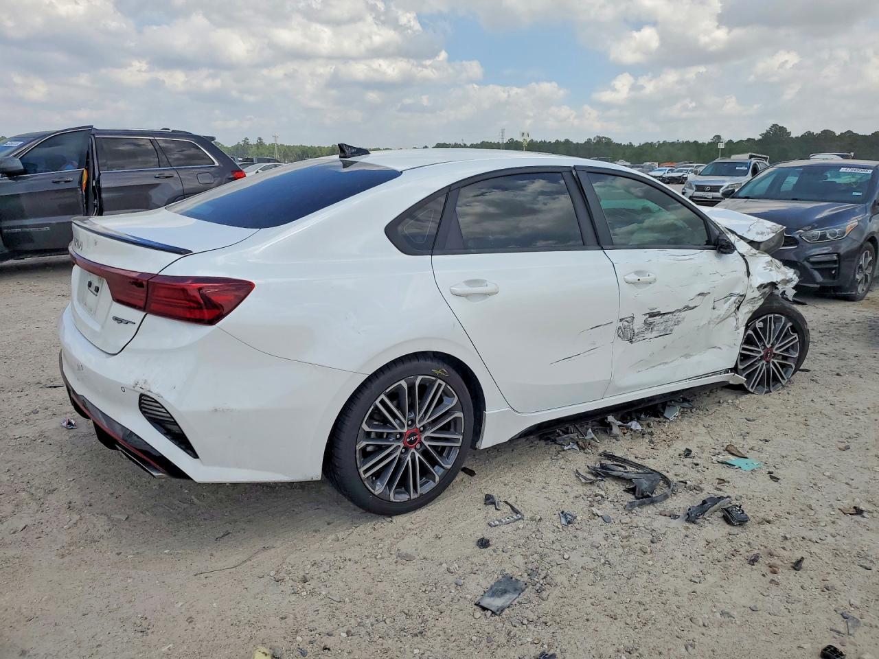 2023 KIA FORTE GT photo 5