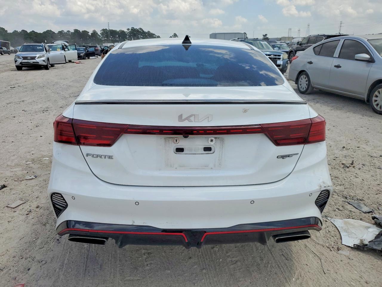 2023 KIA FORTE GT photo 11