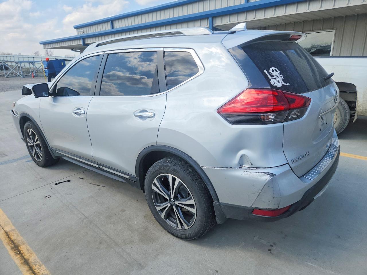 2017 NISSAN ROGUE SL photo 4