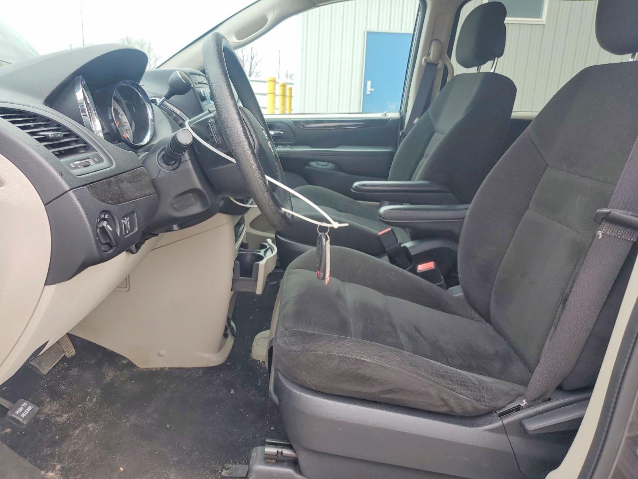 2015 DODGE GRAND CARAVAN SE photo 13