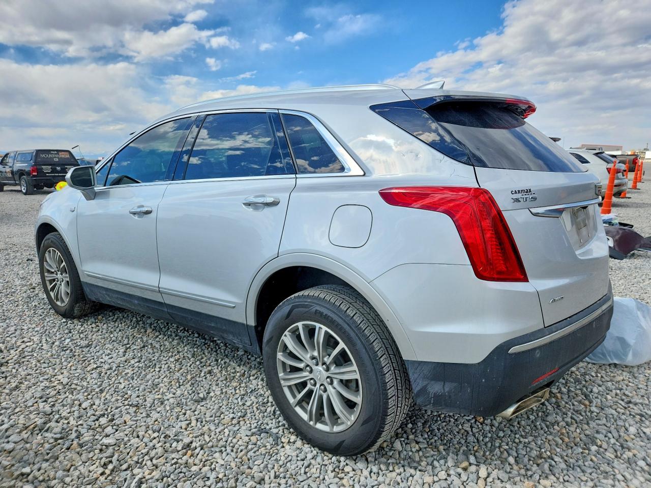2017 CADILLAC XT5 LUXURY photo 3