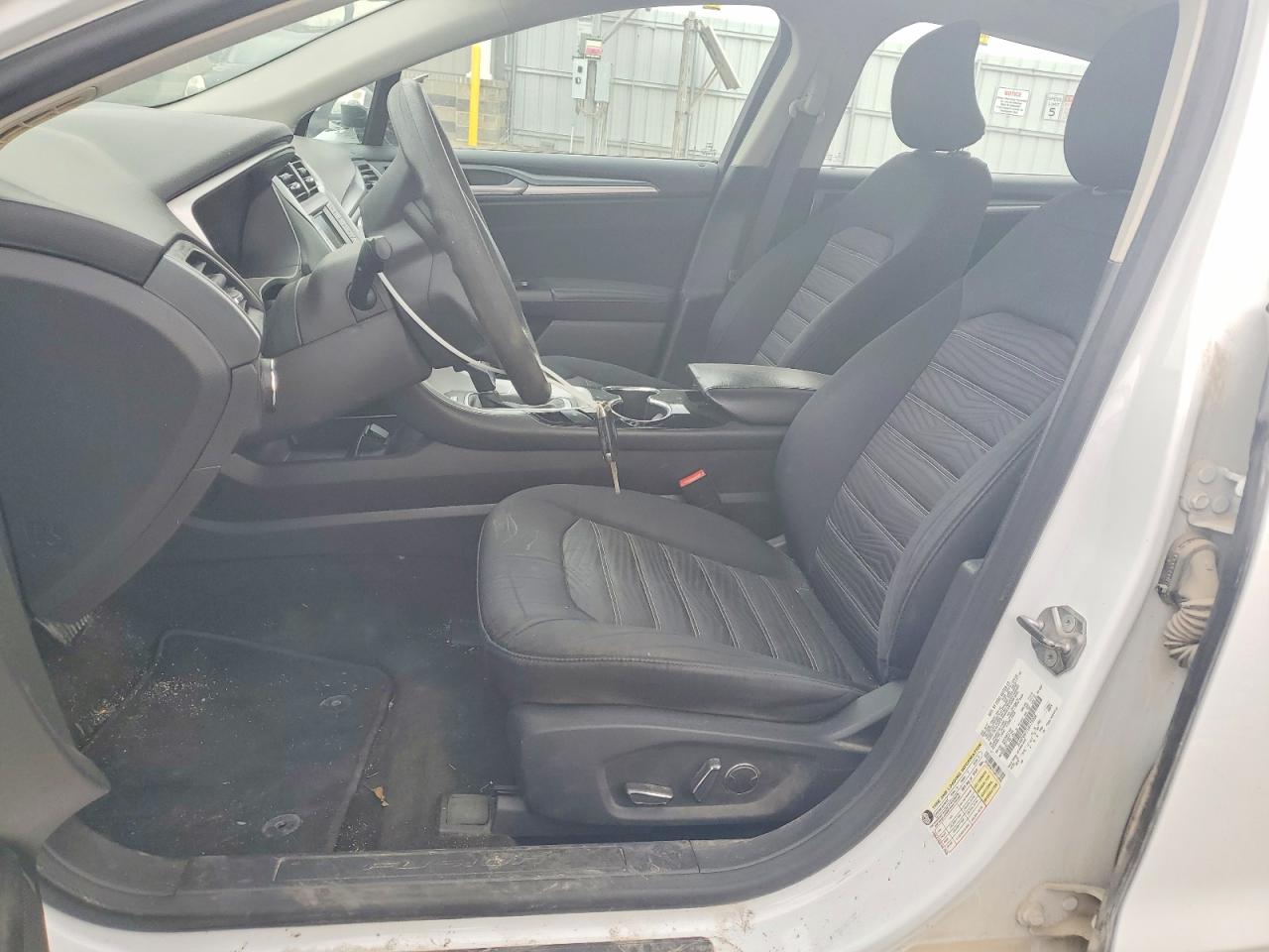 2016 FORD FUSION photo 13
