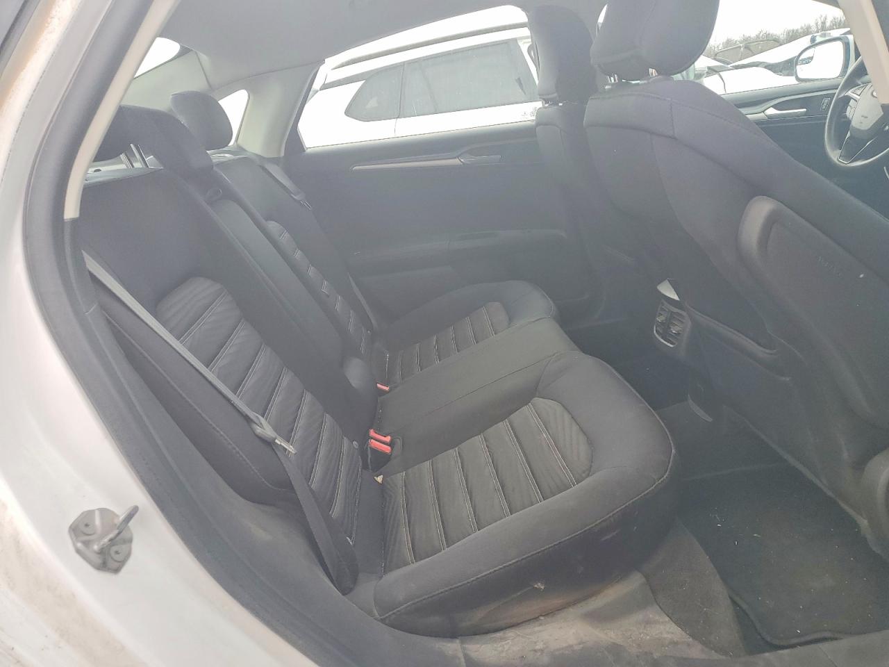 2016 FORD FUSION photo 19