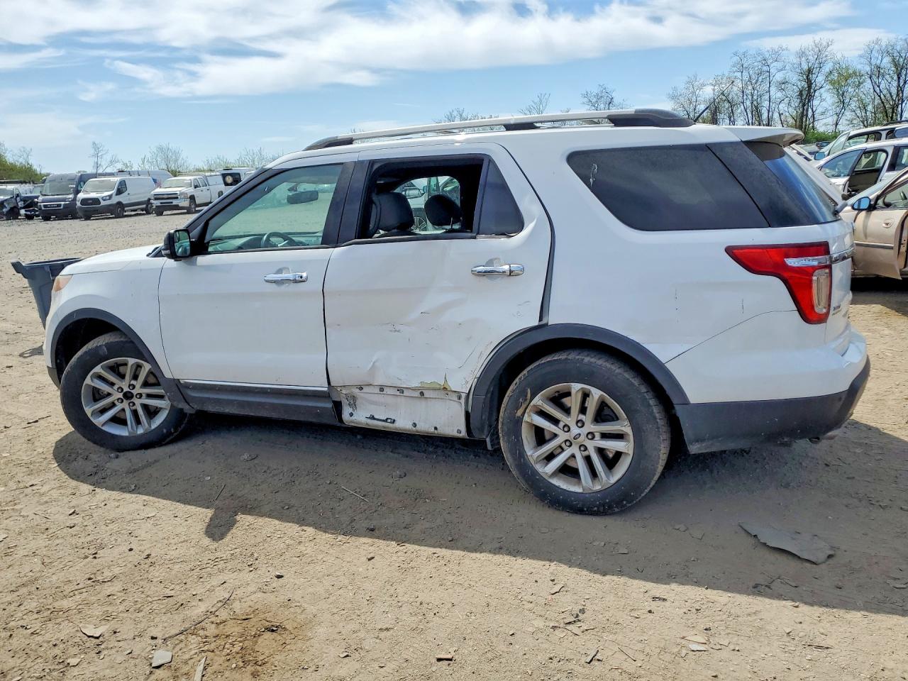 2013 FORD EXPLORER XLT photo 3