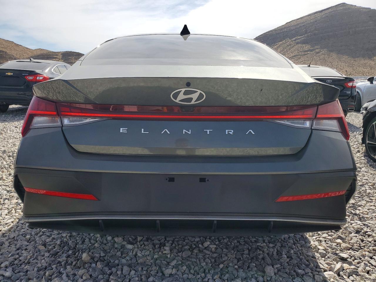 2025 HYUNDAI ELANTRA SEL CONVENIENCE photo 6
