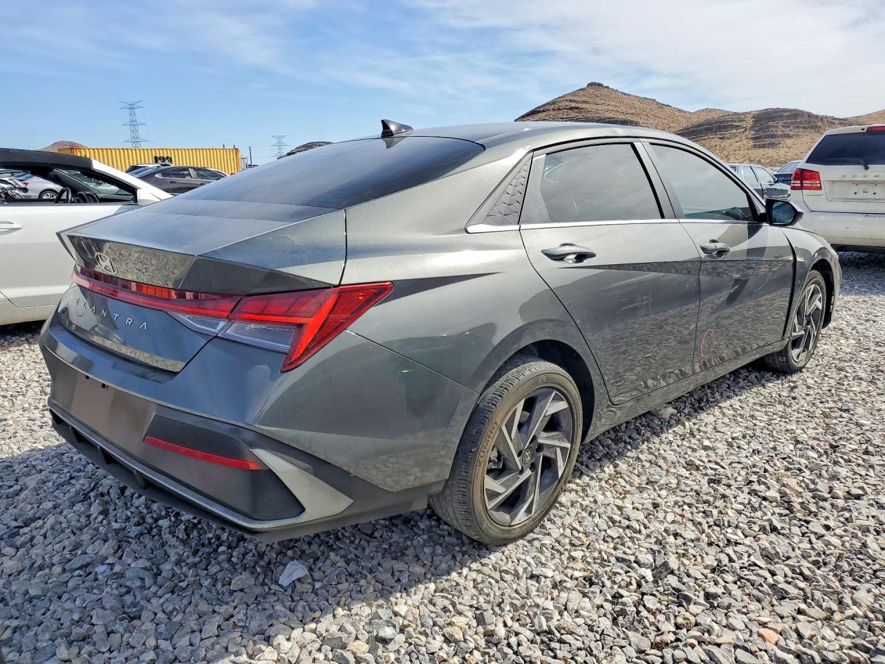 2025 HYUNDAI ELANTRA SEL CONVENIENCE photo 3